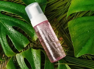 micellar water in pink spray bottle